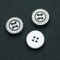 Botón de poliéster de 4 agujeros de nuevo diseño (S-042)