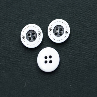 Botón de poliéster de 2 agujeros de nuevo diseño (S-051)