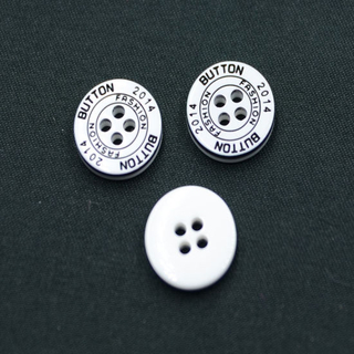 Botón de poliéster de 4 agujeros de nuevo diseño (S-033)