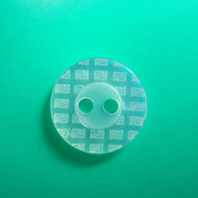 Botón de camisa de poliéster de 2 agujeros de nuevo diseño (S-030)