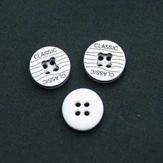 Botón de poliéster de 4 agujeros de nuevo diseño (S-030)