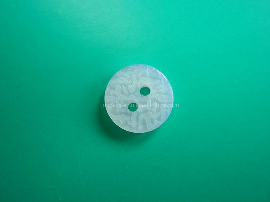 Botón de poliéster de 2 agujeros de nuevo diseño (S-102)