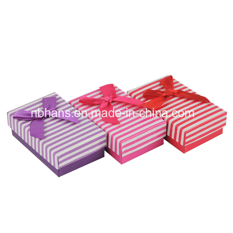 Caja de regalo de joyer&iacute;a de papel