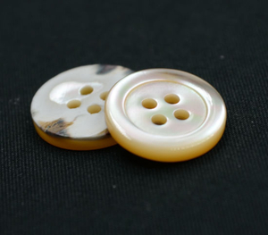 Botón natural de 4 agujeros de nuevo diseño (T-003)