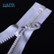 Hans precio barato lavable grandes dientes de plástico con cremallera